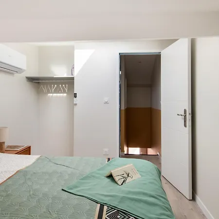 Apartment Beige Hospitalite - Agathe - Le Nid Urbain