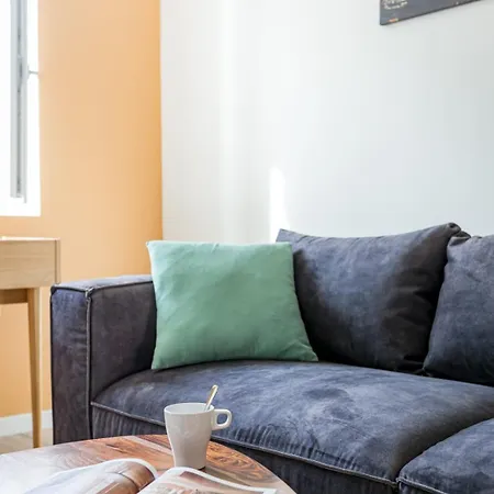 Apartment Beige Hospitalite - Agathe - Le Nid Urbain
