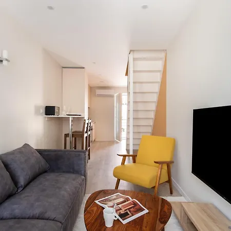 Apartment Beige Hospitalite - Agathe - Le Nid Urbain